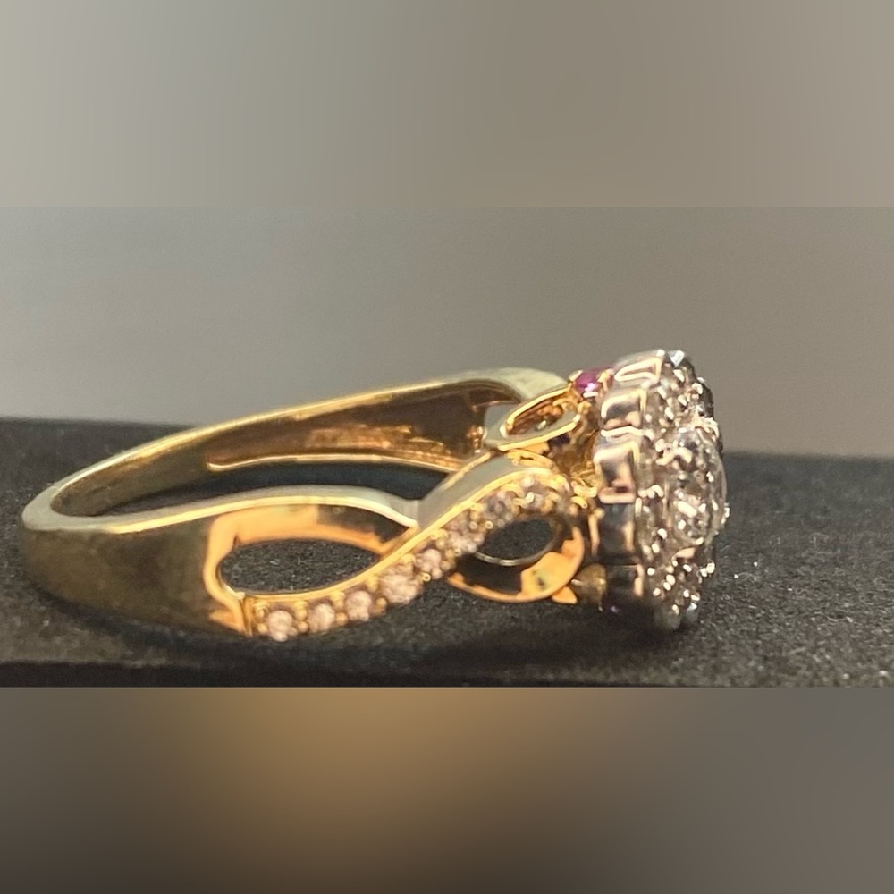 10K2 Fashion Diamond Ring 3/8 TDW Flower shaped. Size 5 - Picture 7 of 11